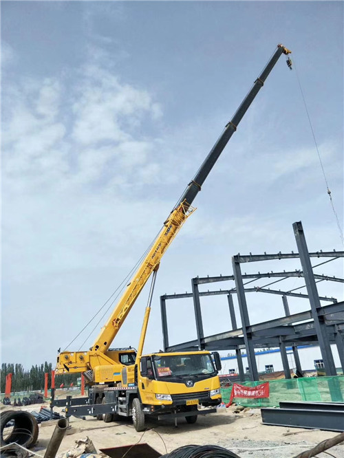 余庆县超高层建筑钢结构吊装案例